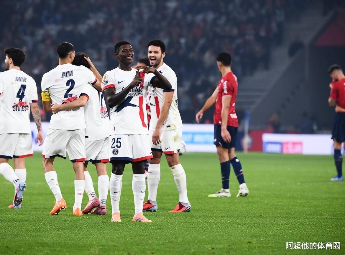 足坛悲喜夜!巴萨3球惨败,意甲前5只差3分,姆巴佩弟弟绝平大巴黎